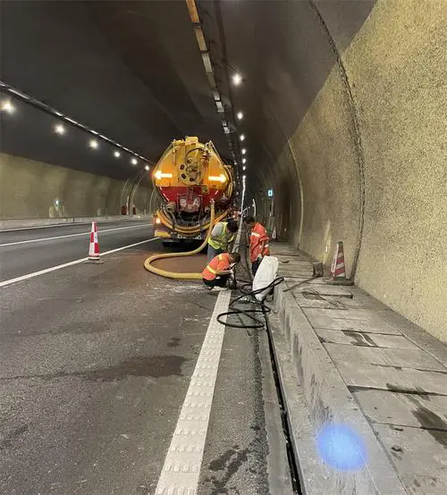 端州隧道排水渠清淤